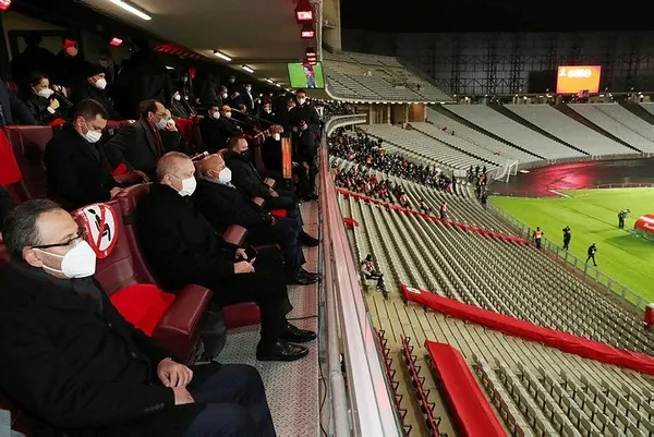 baskan-recep-tayyip-erdogan-ataturk-olimpiyat-stadinda-a-milli-futbol-takimini-letonya-macinda-yalniz-birakmadi-1617132948209.jpeg Başkan Recep Tayyip Erdoğan Atatürk Olimpiyat Stadı'nda: A Milli Futbol Takımı'nı Letonya maçında yalnız bırakmadı-4