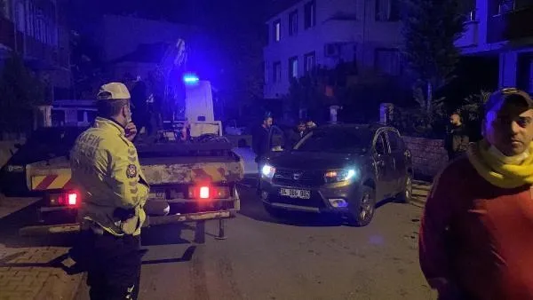 Akılalmaz kaza kamerada! Aracı yan yattı olay yerinden kaçtı-4