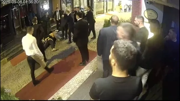 son-dakika-turkiye-besiktas-ortakoydeki-dayak-olayini-konusuyor-yeni-detaylar-ortaya-cikti-silahli-saldiri-da-1664101792632.jpg SON DAKİKA: Türkiye Beşiktaş Ortaköy'deki dayak olayını konuşuyor! Yeni detaylar ortaya çıktı: Silahlı saldırı da düzenlendi 5 kişi tutuklandı-8