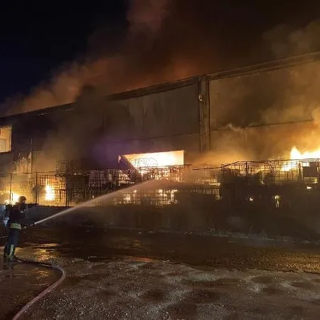 Manisa’da fabrika yangını!