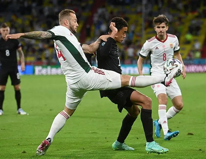 Macarlar Almanya’ya korku filmi izletti!