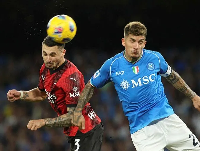 adim-adim-kadikoye-fenerbahce-milanin-bosnak-yildizi-rade-krunic-icin-ilk-adimi-atti-ilk-sizinle-gorusecegiz-1700691104250.jpeg Adım adım Kadıköy'e! Fenerbahçe Milan'ın Boşnak yıldızı Rade Krunic için ilk adımı attı: İlk sizinle görüşeceğiz-3