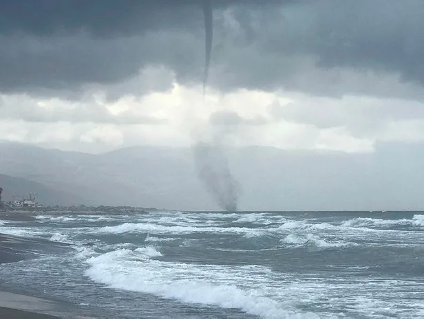 Hatay'da şaşkına çeviren olay! Peş peşe 8 hortum-3