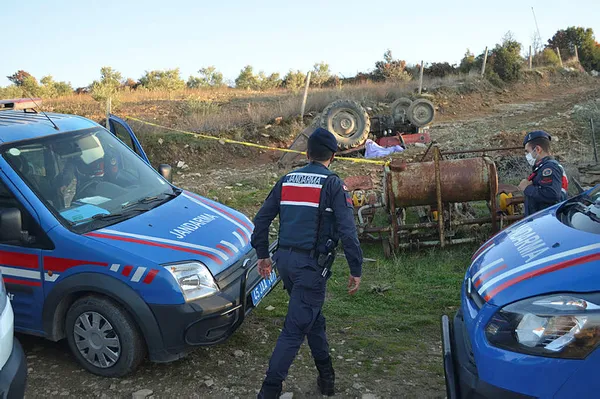 koronavirusu-yenen-yasli-adam-traktor-altinda-kalarak-vefat-etti-1608144891067.jpg Koronavirüsü yenen yaşlı adam, traktör altında kalarak vefat etti-4