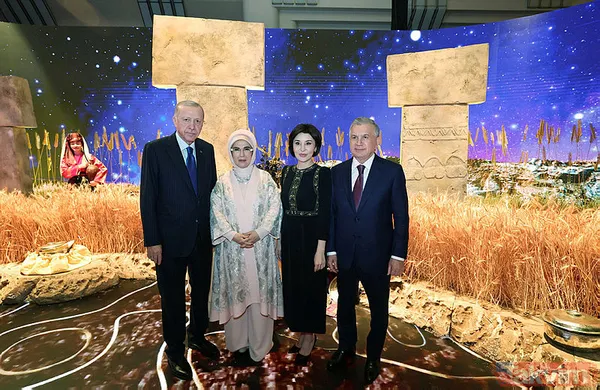 Cumhurbaşkanları Ve Eşleri, Günün Anısına Fotoğraf Çektirdi.