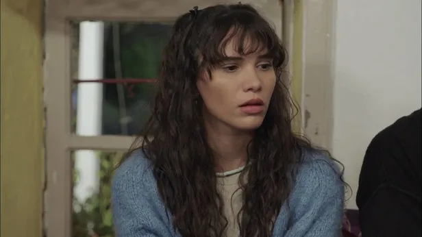 miadi-doldu-reytinglerde-kan-kaybeden-diziye-yol-gozukuyor-finalden-baska-yol-kalmayacak-1607198868452.jpg Miadı doldu reytinglerde kan kaybeden diziye yol gözüküyor! Finalden başka yol kalmayacak-7