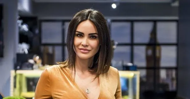 Onlar pozda Yeda bakışta