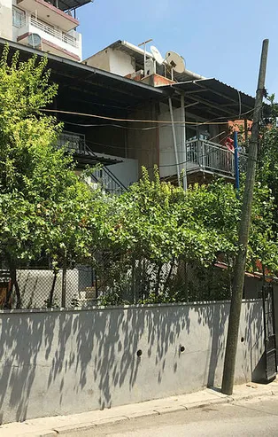 İzmir'de feci olay! 4'üncü kattan zemine çakıldı