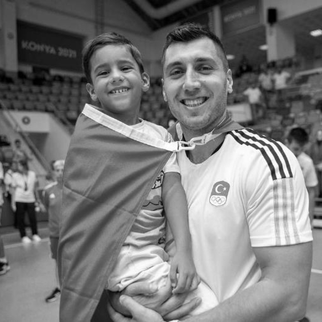 Milli hentbolcu ve oğlundan acı haber! Depremde...