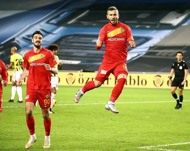 Adem Buyuk Un Esi Merve Buyuk Besiktas Maci Sonrasi Gelen Kufurlere Acti Agzini Yumdu Gozunu Ortalikta Erkegim Diye Gezersiniz Takvim