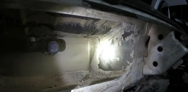 Son dakika: Mersin'de hafif ticari aracın motor bölümünde 28,5 kilo eroin ele geçirildi-1