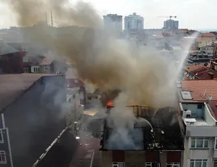 Kağıthane'de panik! Çatılar alev aldı