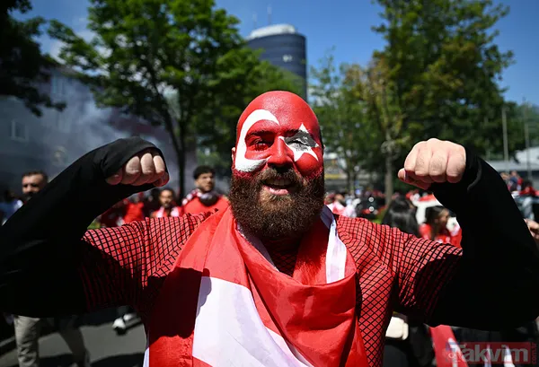 Türkiye-Portekiz maçı öncesi Türk taraftarlar Dortmund'u adeta kırmızı beyaza boyadı | Filistin yine unutulmadı - 16
