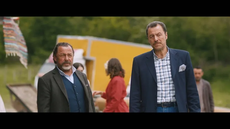 bulent-emin-yarar-ve-yetkin-dikinciler-kayip-kamyon-filmiyle-beyaz-perdede-bir-arada-1727430842846.jpg Bülent Emin Yarar ve Yetkin Dikinciler Kayıp Kamyon filmiyle beyaz perdede bir arada!-4