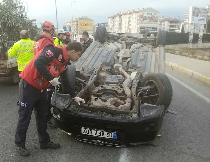 Otomobil takla attı burnu bile kanamadan çıktı!