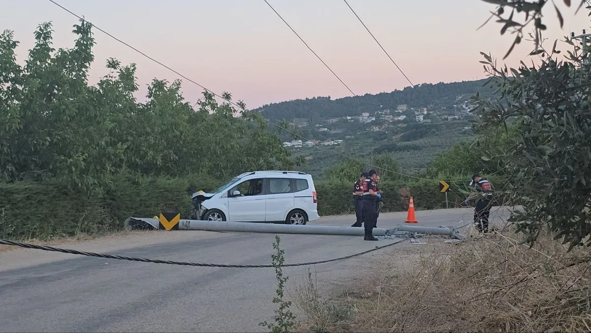 aglatan-kahramanlik-yardimsever-gencin-feci-olumu-1782936051357.jpg 10 gün önce evlenmişti: Kaza yapan araca yardım ederken akıma kapılarak öldü-3