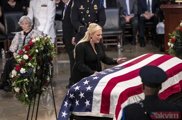 ABD'li Senatör McCain için Kongre'de tören düzenlendi - 27