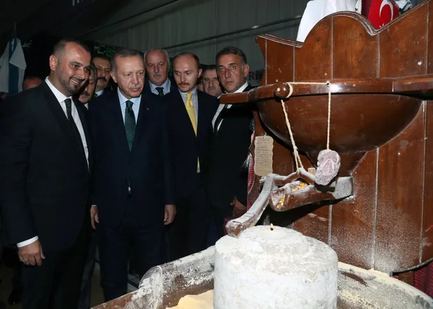 baskan-erdogan-11-rize-tanitim-gunleri-stantlarini-ziyaret-etti-1571597265459.jpg Başkan Erdoğan, 11. Rize Tanıtım Günleri stantlarını ziyaret etti-2