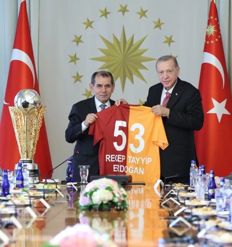 baskan-erdogan-sampiyon-ile-bir-araya-geliyor-kulliyede-galatasaray-kabulu-1717565404664.jpeg
