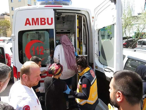 kartalda-kaza-kontrolden-cikan-otomobil-kaldirimdaki-4-kisiye-carpti-1652258416405.jpeg Kartal'da kaza: Kontrolden çıkan otomobil kaldırımdaki 4 kişiye çarptı-4