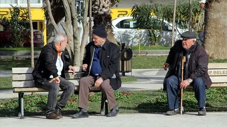 Emekli promosyonunda bankalar yarışta: Ödemeler 40 bin liraya çıktı! Nakit avans destekleriyle fırsat 90 bin TL’yi buldu