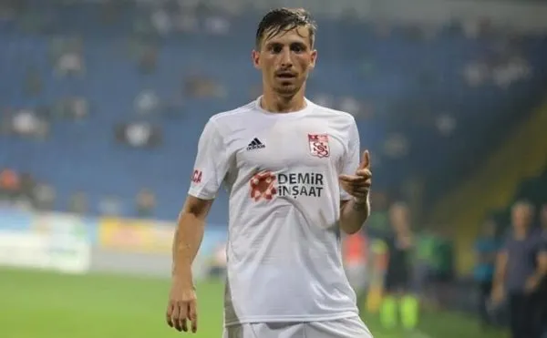 fenerbahceden-mert-hakan-yandas-operasyonu-kayseride-80-milyonluk-imza-1592867724565.jpeg