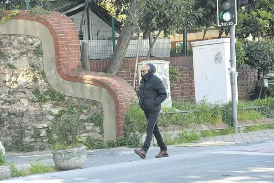 rahata-bak-1588110997634.jpeg Rahata bak! Magazin dünyası coronavirüs tedbirlerine kulak asmadı! Kaya Çilingiroğlu, Demet Şener ve Sinan Çetin...-3