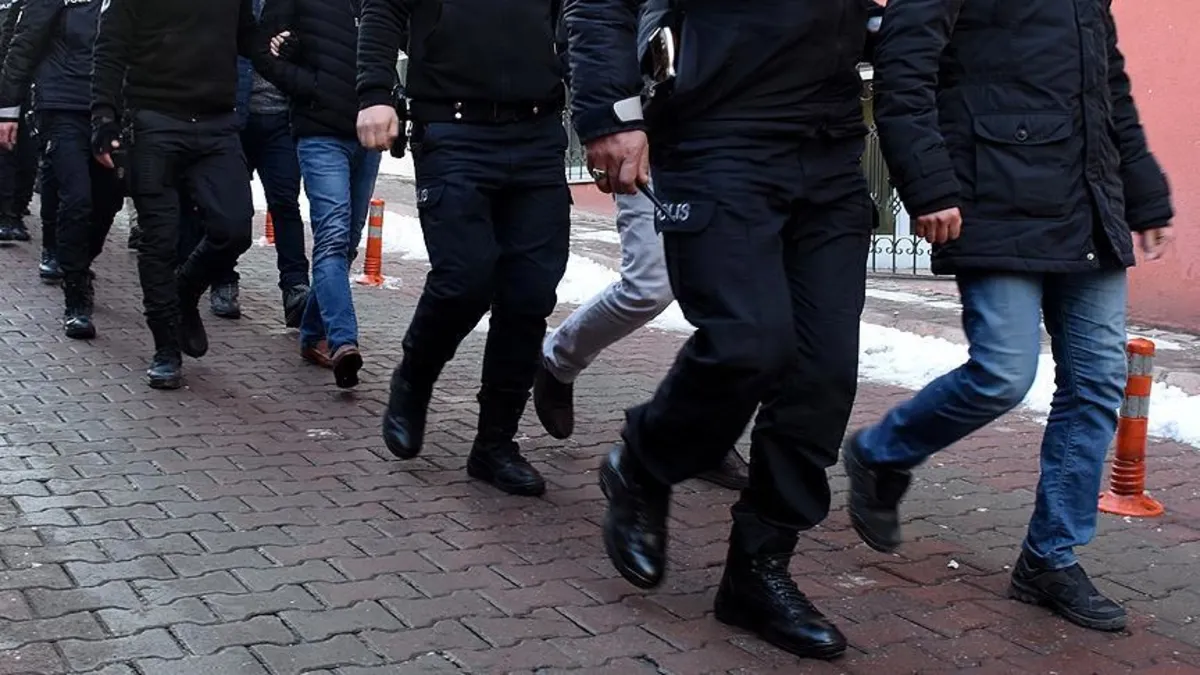İzmir merkezli 9 ilde DEAŞ operasyonu! Kasa çökertildi: 9 gözaltı