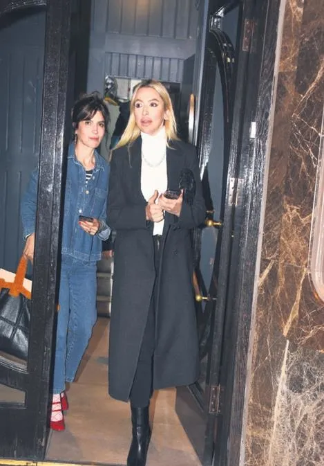 yeni-sarkisi-feryat-ile-gundemde-olan-hadiseden-1-milyon-tllik-ayakli-reklam-1681932178580.jpeg Yeni şarkısı Feryat ile gündemde olan Hadise'den 1 milyon TL'lik ayaklı reklam!-2