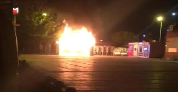 SON DAKİKA: Gece yarısı korkutan yangın! Halk ekmek büfesi alev alev yandı