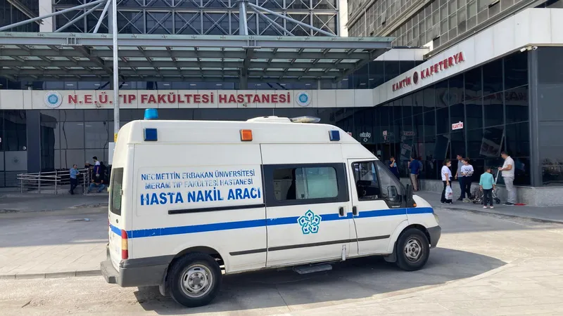 Saldırıya uğrayan polis 7 bıçak darbesi aldı (AA)