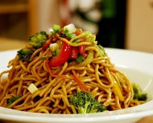 Sebzeli Noodles Tarifi