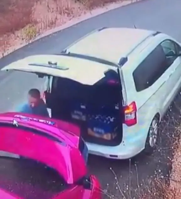 bu-da-chp-hizmeti-nilufer-belediyesine-ait-aracla-alkol-servisi-1632340143643.jpg Bu da CHP hizmeti: Nilüfer Belediyesi'ne ait araçla alkol servisi!-3