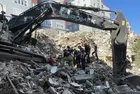 Bakırköy’de bina çöktü: Enkaz altında kalan işçi kurtarıldı