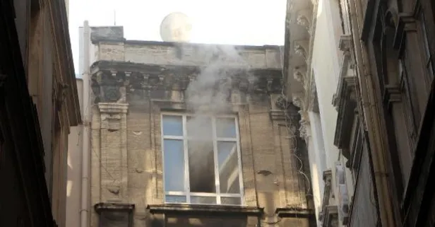 Karaköy'deki Abed Han'da yangın