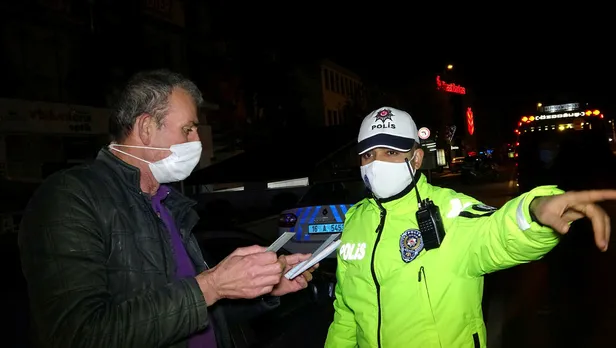 sokaga-cikma-kisitlamasi-saatinde-alkol-alip-polisten-kactilar-10-dakikada-4-ayri-ceza-1606027261538.jpg