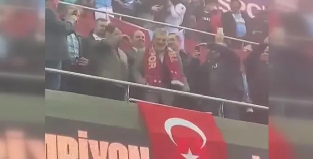 eski-hazine-ve-maliye-bakani-berat-albayrakin-sampiyonluk-gozyaslari-1651504865054.jpeg Eski Hazine ve Maliye Bakanı Berat Albayrak'ın 'şampiyonluk' gözyaşları-2