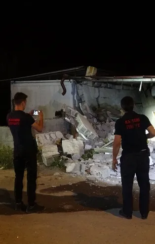 Mutfak tüpü bomba gibi patladı: 2 yaralı