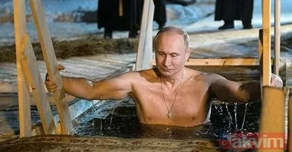 Rusya Devlet Başkanı Vladimir Putin buz gibi suya girdi