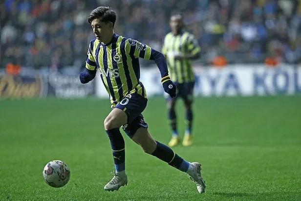 super-ligin-kapanis-macinda-fenerbahce-adana-demirsporla-1-1-berabere-kaldi-1675370538479.jpeg Süper Lig'in kapanış maçında Fenerbahçe- Adana Demirspor'la 1-1 berabere kaldı-2
