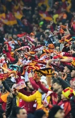 Taraftar kombinelere akın etti