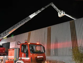 İzmir’de bir fabrikada yangın!