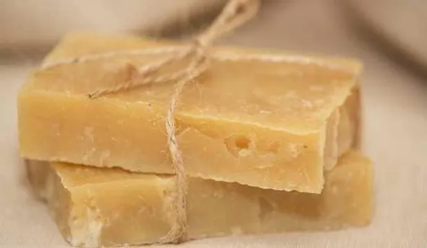 keci-sutu-sabunu-ne-ise-yarar-faydalari-nelerdir-keci-sutu-sabunu-nasil-kullanilir-hangi-cilt-tiplerinde-kulla-1652446740640.jpg Keçi sütü sabunu ne işe yarar, faydaları nelerdir? Keçi sütü sabunu nasıl kullanılır? Hangi cilt tiplerinde kullanılır?-3