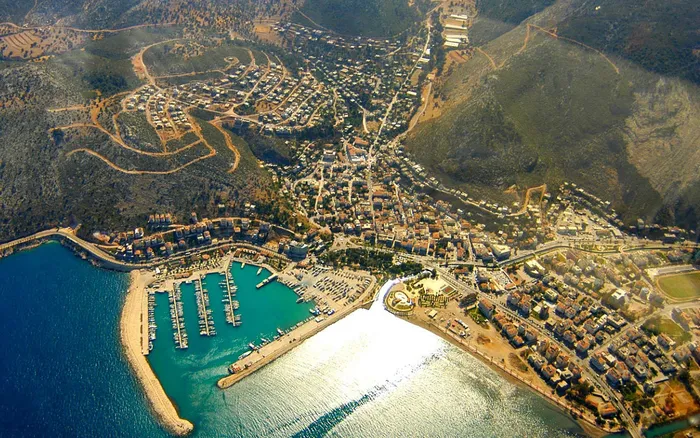 hem-koyde-hem-sehirde-yasamak-isteyenler-buraya-goc-ediyor-turkiyenin-en-guzel-10-beldesi-emeklilik-hayallerin-1705764501767.jpg Finike