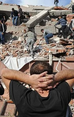 Van depreminde toplanan paraları FETÖ'ye aktarmışlar