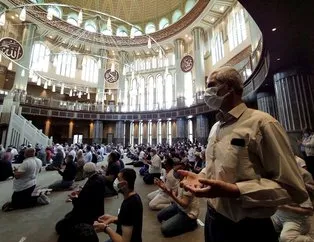 Taksim Camii ikindi namazında da doldu