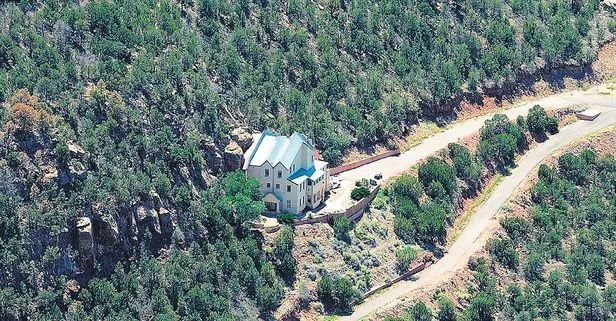 New Mexico’daki çölüm ortasında gizemli yapılar! İşte uzaylı katedrali...