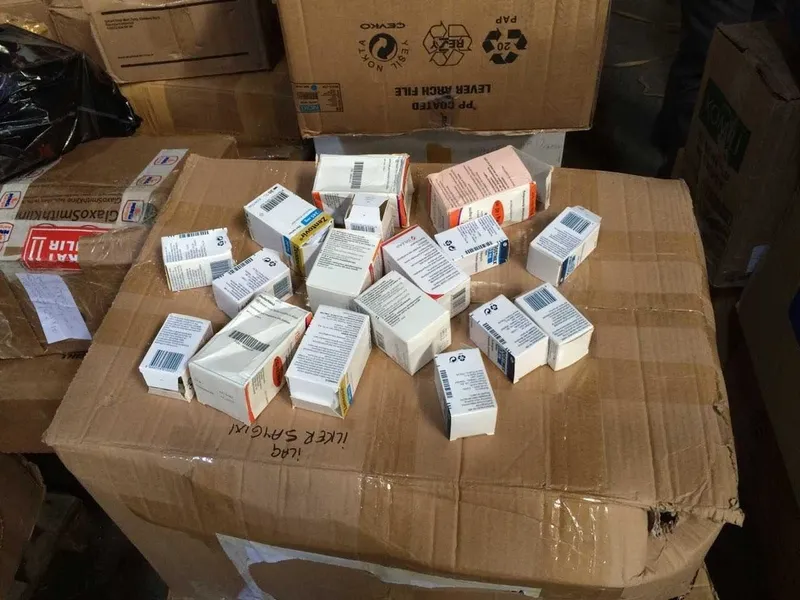 sahte-receteyle-milyonluk-vurgun-isin-icinde-doktor-ve-eczacilar-da-var-18-tutuklama-1708762276710.jpeg Sahte reçeteyle milyonluk vurgun! İşin içinde doktor ve eczacılar da var... 18 tutuklama-4