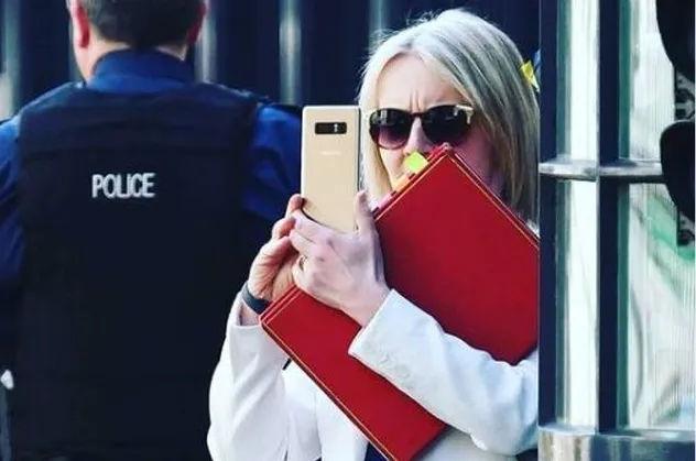 O bir Instagram bağımlısı: İşte İngiltere'nin yeni Başbakanı Liz Truss'ın çok konuşulan paylaşımları