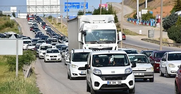 Bayram dönüş yoğunluğu başladı | Otoyollar birbirine girdi: Megakente akın akın geliyorlar